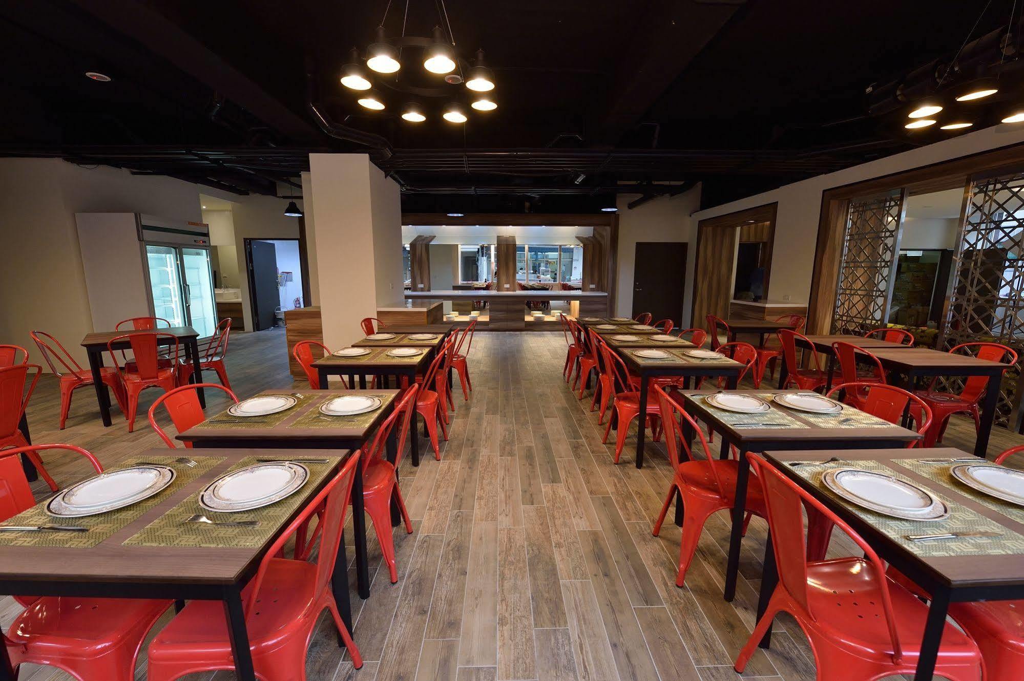Home Rest Hotel Taitung Exterior photo
